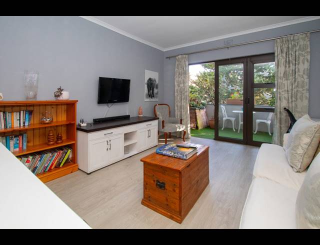 1 BEDROOM APARTMENT TO LET IN THREE ANCHOR BAY